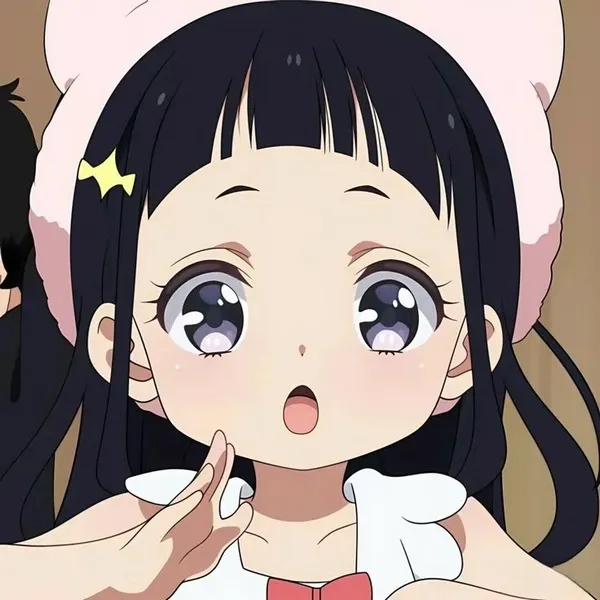 Avatar đôi chụp giữa khung cây xanh