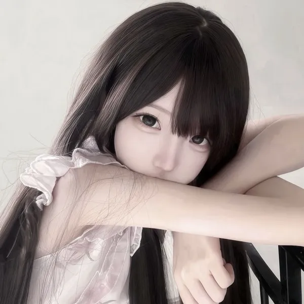 Ảnh trang cá nhân hot girl lạnh ánh mờ