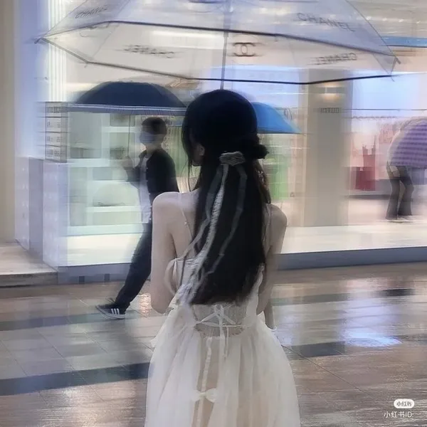 Ảnh profile Threads cô gái lạnh, tóc bay nhẹ