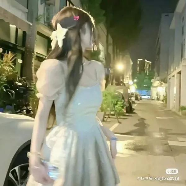 Hình profile Threads cô gái ngầu ánh sáng trầm