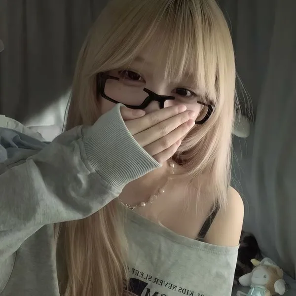 Ảnh cá nhân gái xinh đáng yêu ánh hồng nhẹ