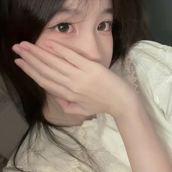 Hình profile thiếu nữ đáng yêu, tóc rối nhẹ