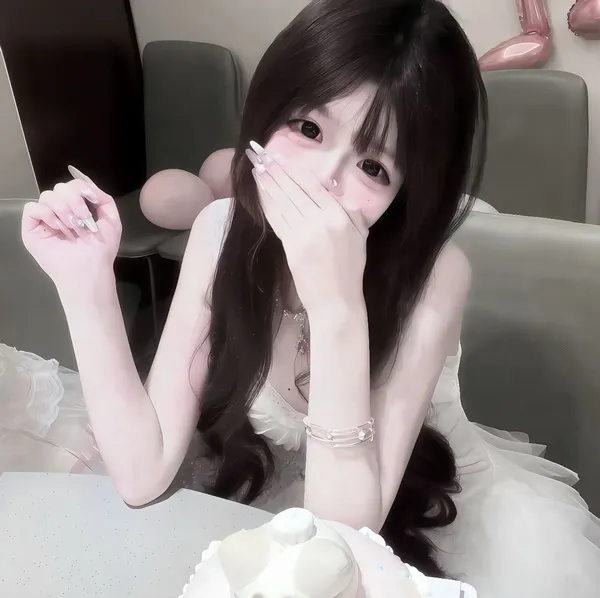 Ảnh cá nhân người đẹp ngầu, ánh sáng loang mờ