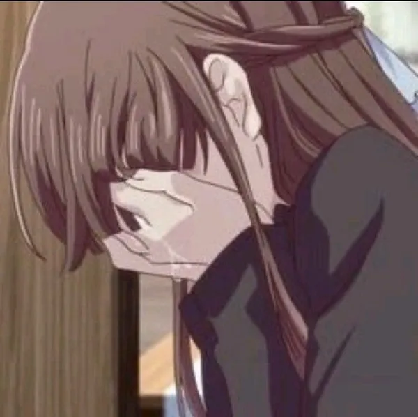 Hình profile phụ nữ cô đơn, tone xám tro