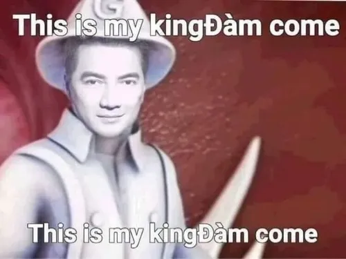 Ảnh troll Hưng Idol cười khẩy nhìn sang phải “cay nhẹ”.