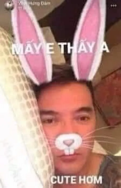 Ảnh troll ông hoàng nhạc Việt cười hiền mà netizen chế ác.