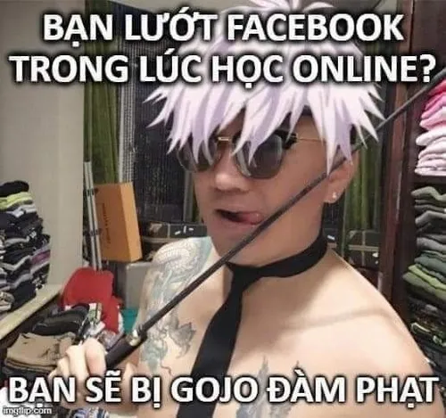 Meme thánh biểu cảm nở nụ cười nhẹ, dân mạng spam comment.