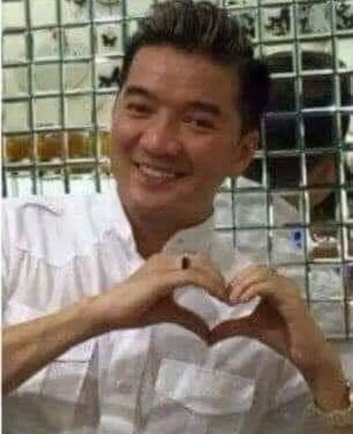 Ảnh chế giọng ca Lâu Đài Tình Ái với ánh nhìn “drama”.