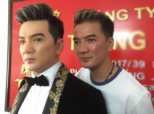 Meme anh Hưng quyền năng tạo dáng cực ngầu như ảnh bìa.