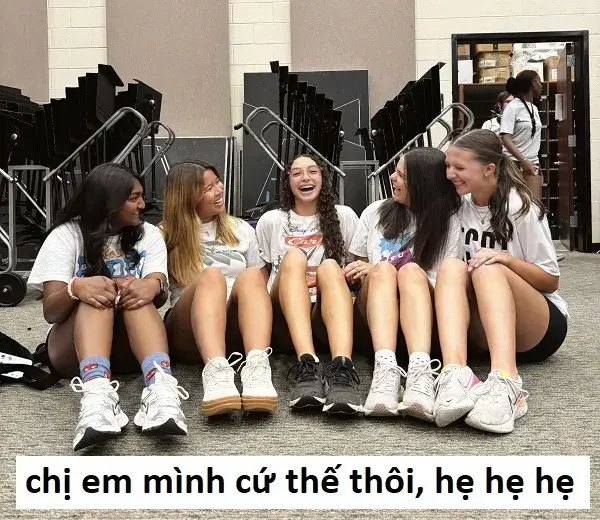 4 Ảnh meme chế Chị em mình cứ thế thôi, hẹ hẹ hẹ