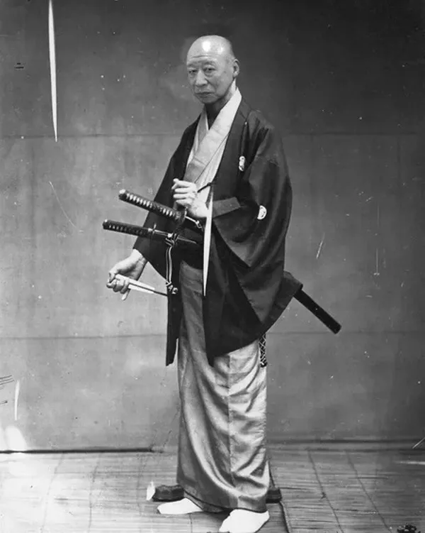 Meme hài Tokuda phong cách kiếm sĩ