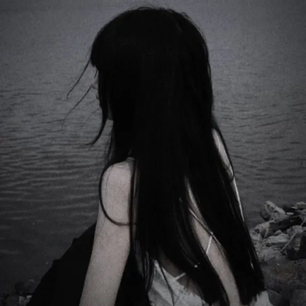 Ảnh trang cá nhân LinkedIn ảnh đen trắng con bé mơ màng