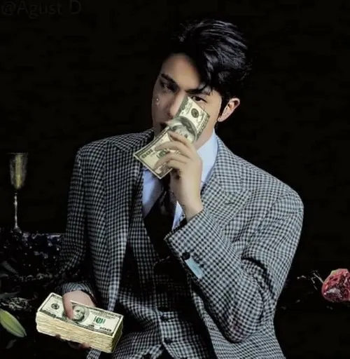 Hình troll khóc xong vẫn rút tiền lau liền