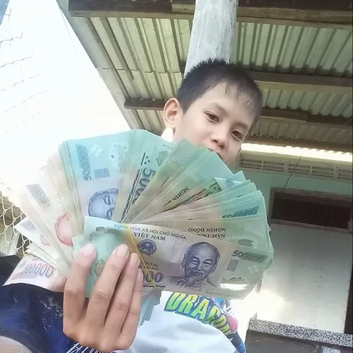 Hình troll 500 ngàn, sang chảnh mà vẫn vui.