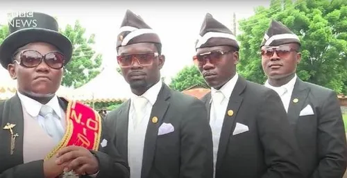 Meme anh da đen khiêng quan tài với điệu nhảy Ghana