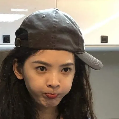 Meme hài hờn dỗi kiểu không ai chiều ý