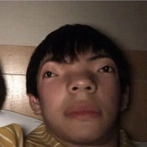 Meme chế gương mặt bối rối lan khắp Facebook