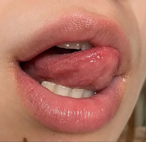 Ảnh chế phản ứng gặp idol đỏ mặt cười nghiêng