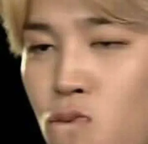 Ảnh chế phản ứng dở khóc dở cười khi bị tag