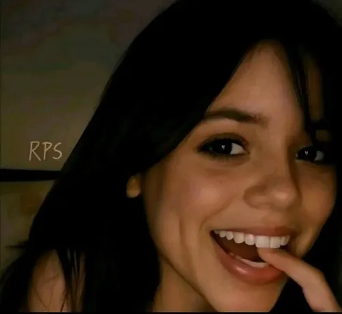 Meme vui biểu cảm cắn môi phản ứng gặp crush bất ngờ