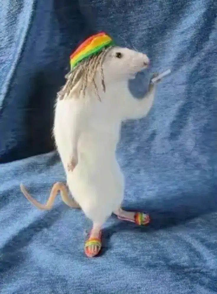 Meme chế chuột rít khói mệt mỏi ngồi thừ