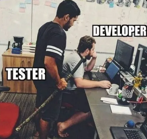 Khoảnh khắc dev vừa build xong thì sập server