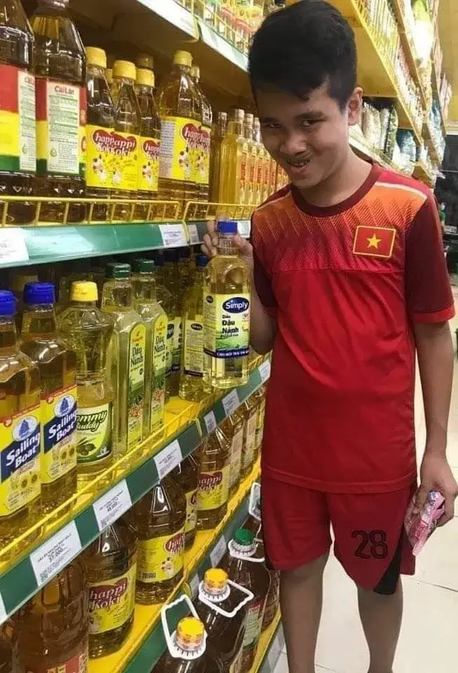 Ảnh chế chai dầu ăn nhìn là hiểu