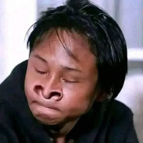 Hình chế vui mà tim hơi nhói nhẹ.