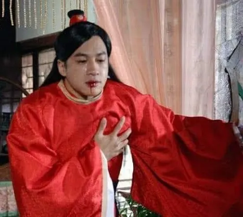 Khoảnh khắc gương mặt tổn thương nhẹ… mà sâu.