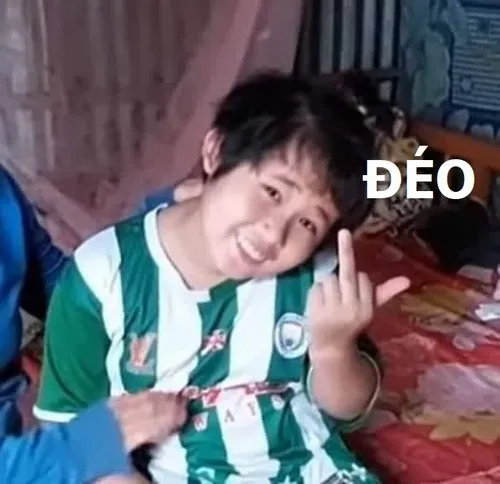 Meme đéo hứng thú, biểu cảm đúng kiểu bất cần.