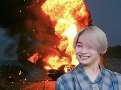 Ảnh troll gương mặt pha chút tức pha chút buồn cười