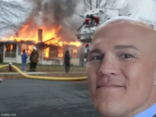 Meme đốt nhà toát lên năng lượng rực lửa