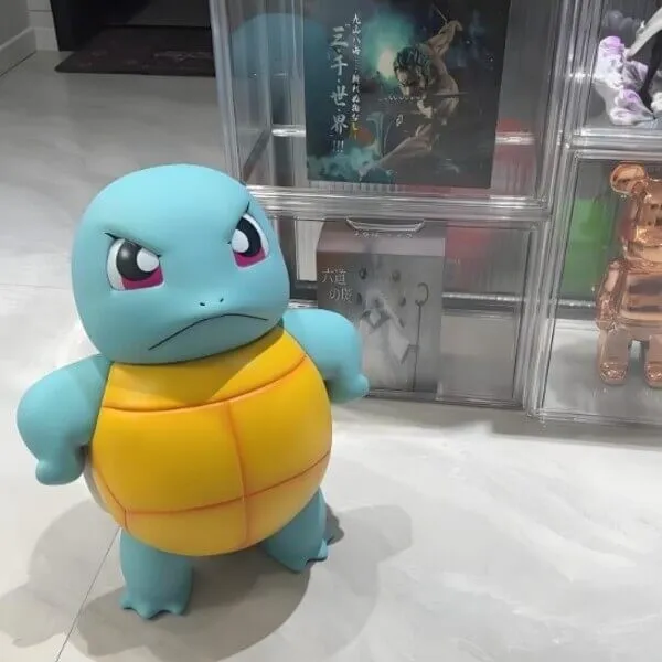 Meme hài chống nạnh cái nhìn gay gắt