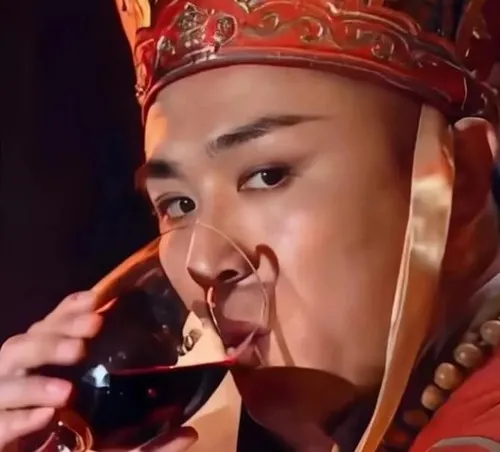 Ảnh hài Đường Tăng đứng khóc giữa chợ