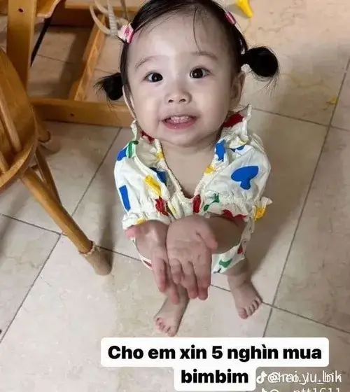 Hình chế ngủ say, baby ôm gấu cực cưng.