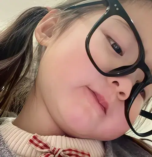 Meme chế cháy máy vì nụ cười baby rạng rỡ.