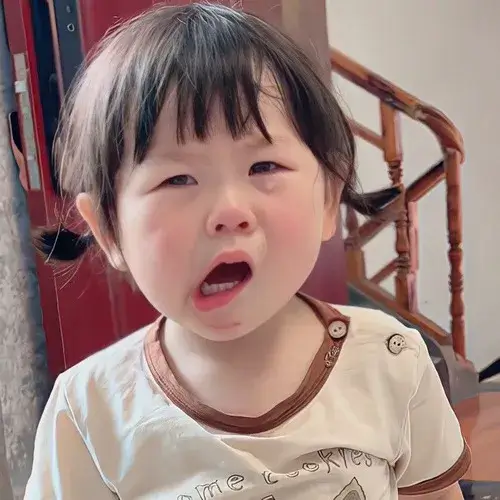 Ảnh vui nhăn mặt khi bị trêu, dễ thương quá.