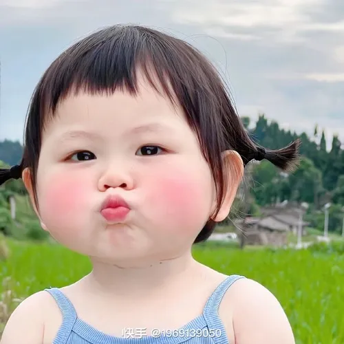 Ảnh vui bị cháy nhẹ, bé con vẫn nổi bật.