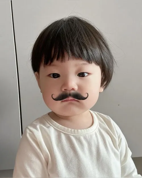 Ảnh hài bụng bự bé con cười toe nhìn vui ghê.