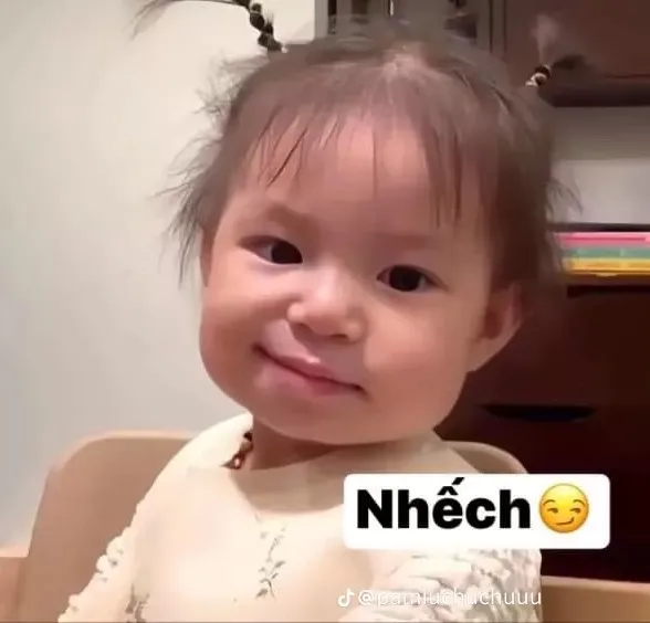 Hình troll nín xong cười khúc khích, siêu cưng.