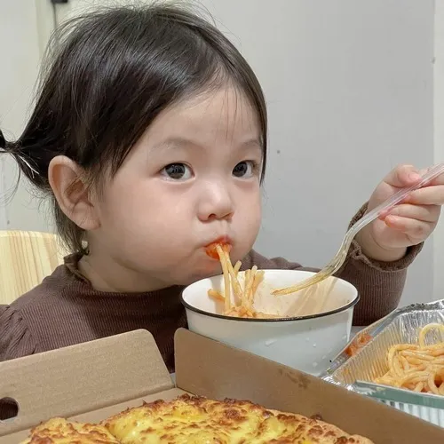 Ảnh chế biểu cảm bé nhỏ chuẩn vibe phim Hàn