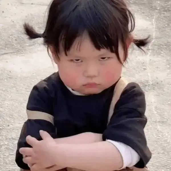 Ảnh vui em bé liếc mắt đầy hồn nhiên