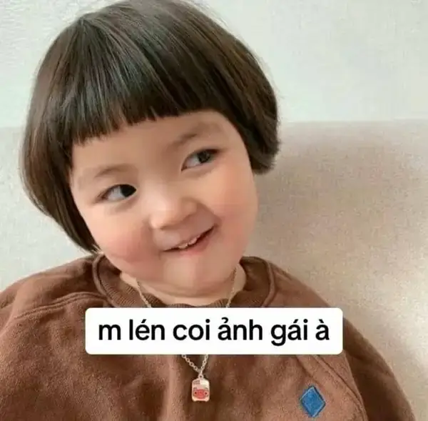 Xem ảnh gái và bị người yêu lườm mắt