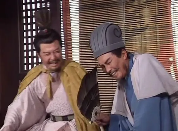 Hình troll Khổng Minh đang dạy mưu mà học trò ngủ gật