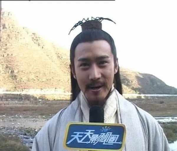 Ảnh hài Gia Cát Lượng tính toán mà mặt căng như dây đàn