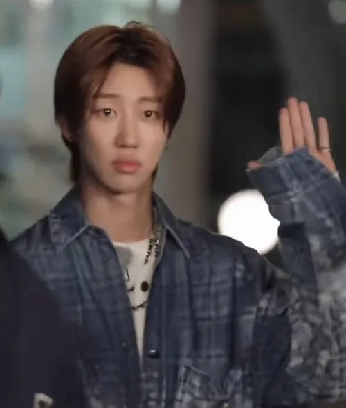 Ảnh chế học sinh giơ tay phát biểu