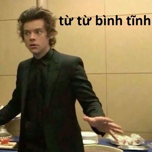 Meme hài khuôn mặt cố giữ bình tĩnh