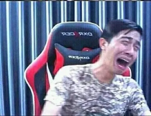 Meme chế kể câu chuyện “đau nhưng vẫn cười”.