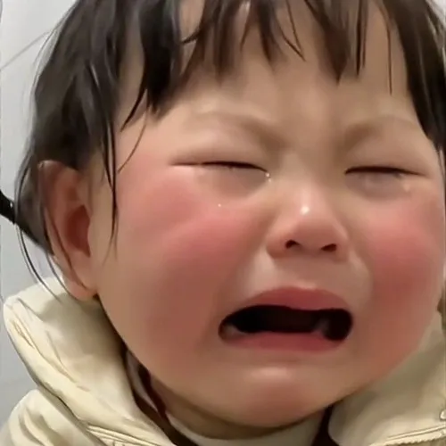 Ảnh chế buồn pha nét mặt bất lực.