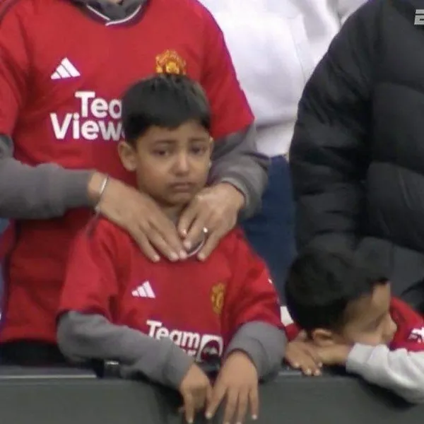 Ảnh vui MU thua xong vẫn “tự trào”